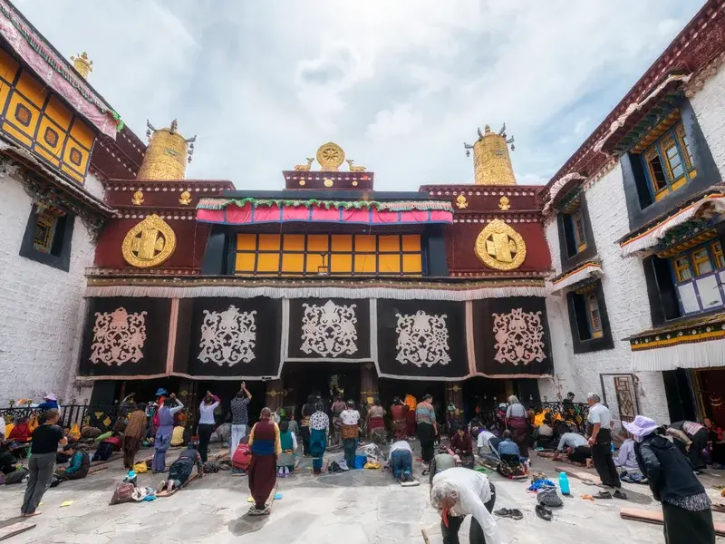 Lhasa 3-Day Classic First-Timer's Guide: How to Do Tibet Right the First Time - travel guide cover